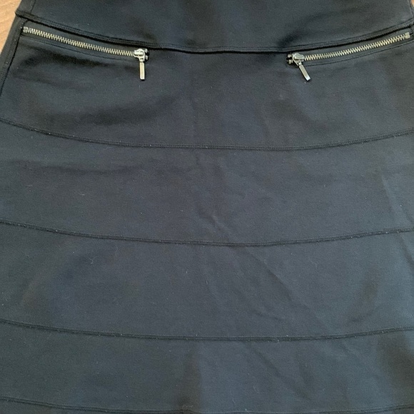 Athleta Strata Black Skirt Stretch Ponte Knit Zipper Pockets Size Small - Picture 6 of 7